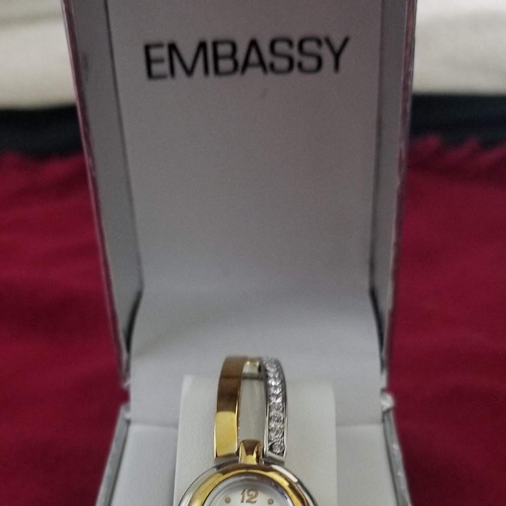 Embassy Quartz Watch - Picture 7 of 7